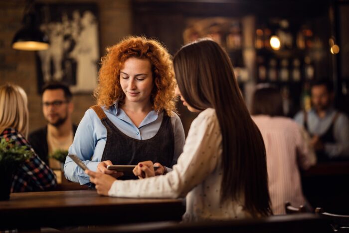 Como escolher um sistema de gestão de seu bar em 2025